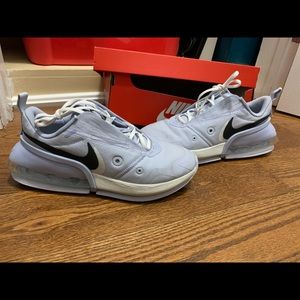 Nike women’s Air Max up